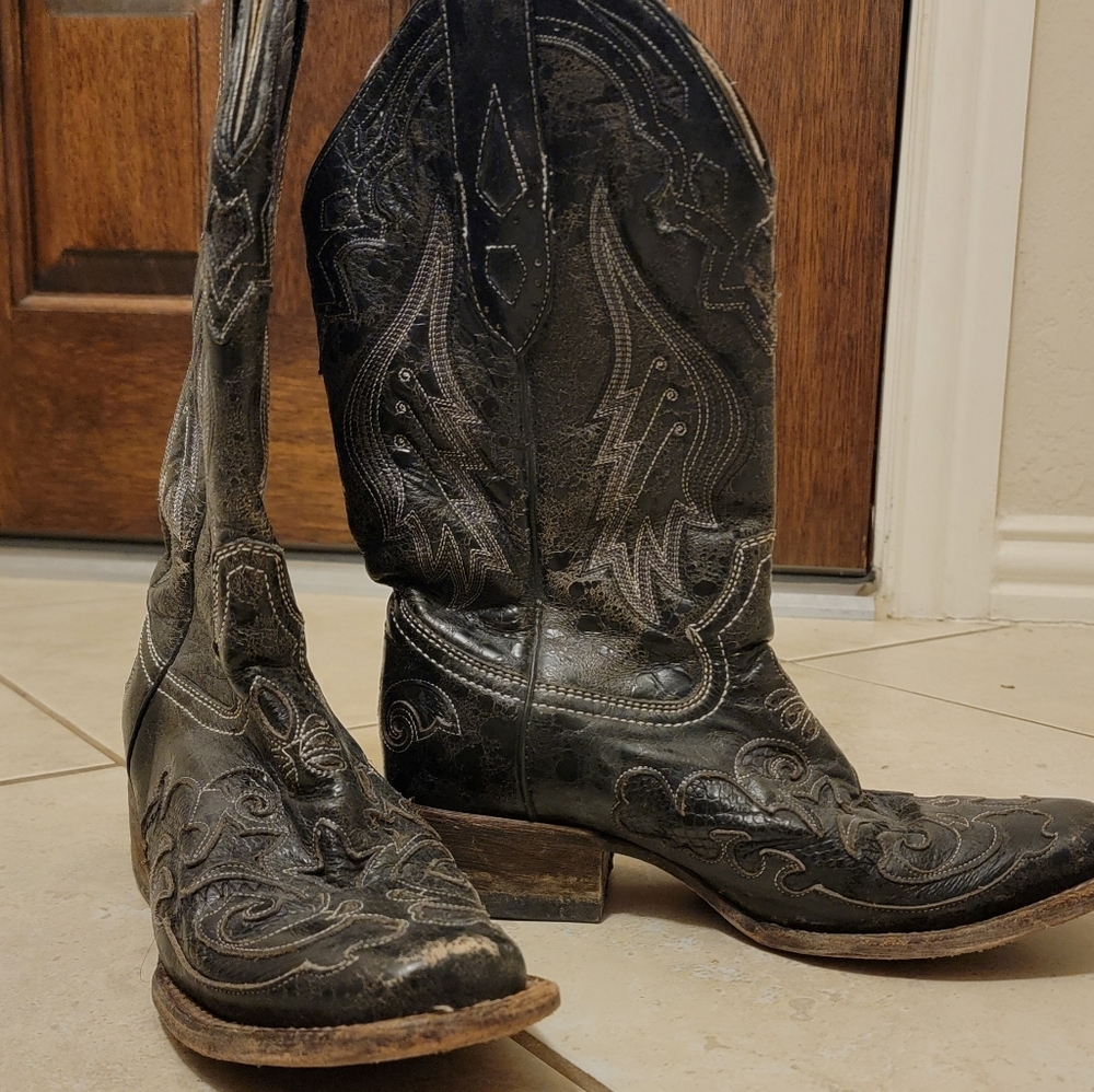 Intricately Embroidered Western Boots
